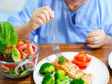 alimentazione anziani estate quali cibi 52263 1000x540 1